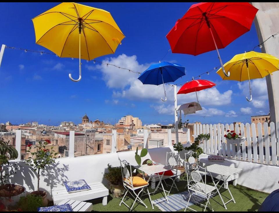 Due Passi Dal Centro Bed & Breakfast Марсала Екстериор снимка