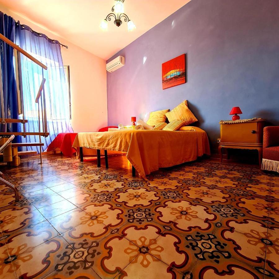 Due Passi Dal Centro Bed & Breakfast Марсала Екстериор снимка