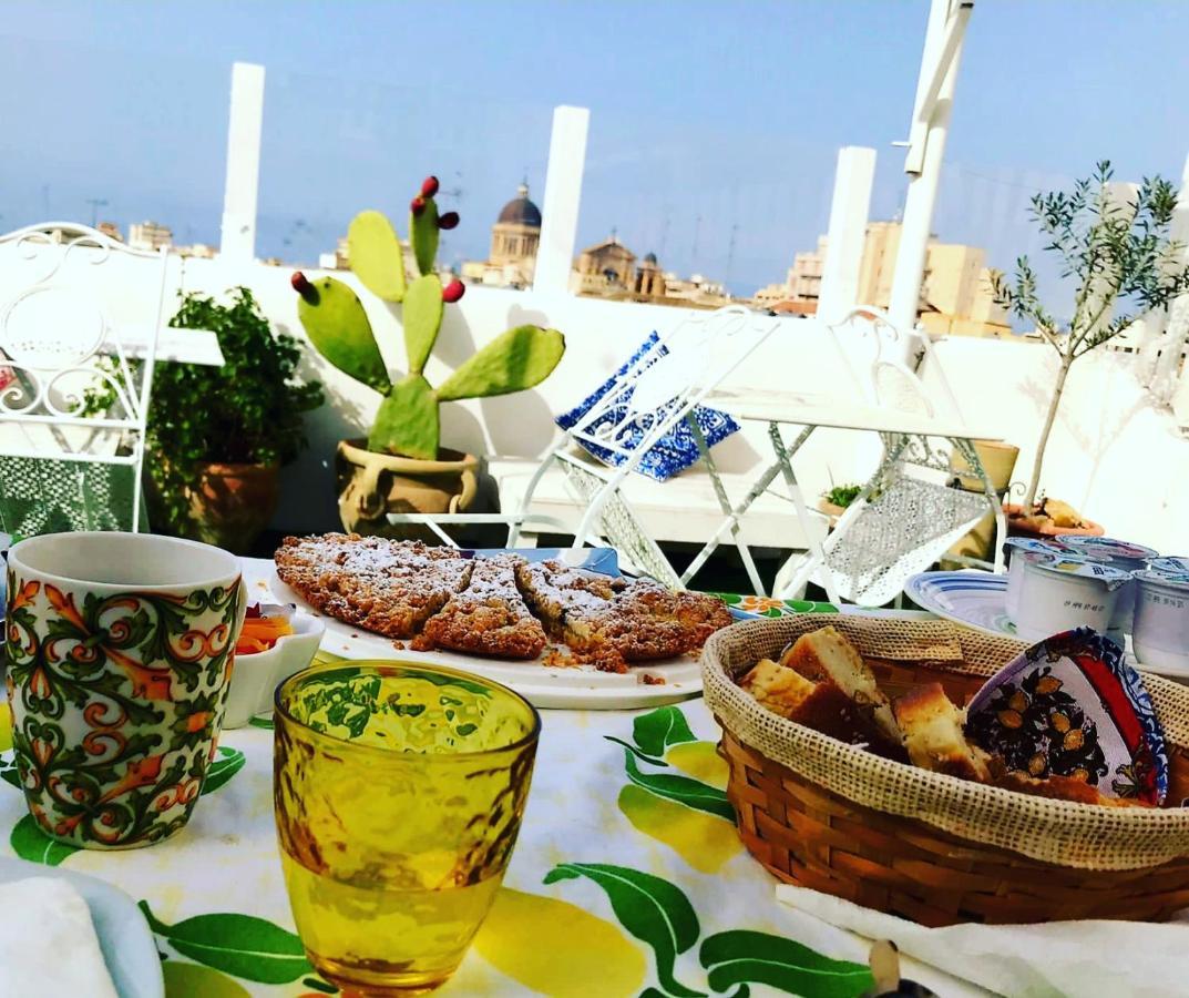 Due Passi Dal Centro Bed & Breakfast Марсала Екстериор снимка