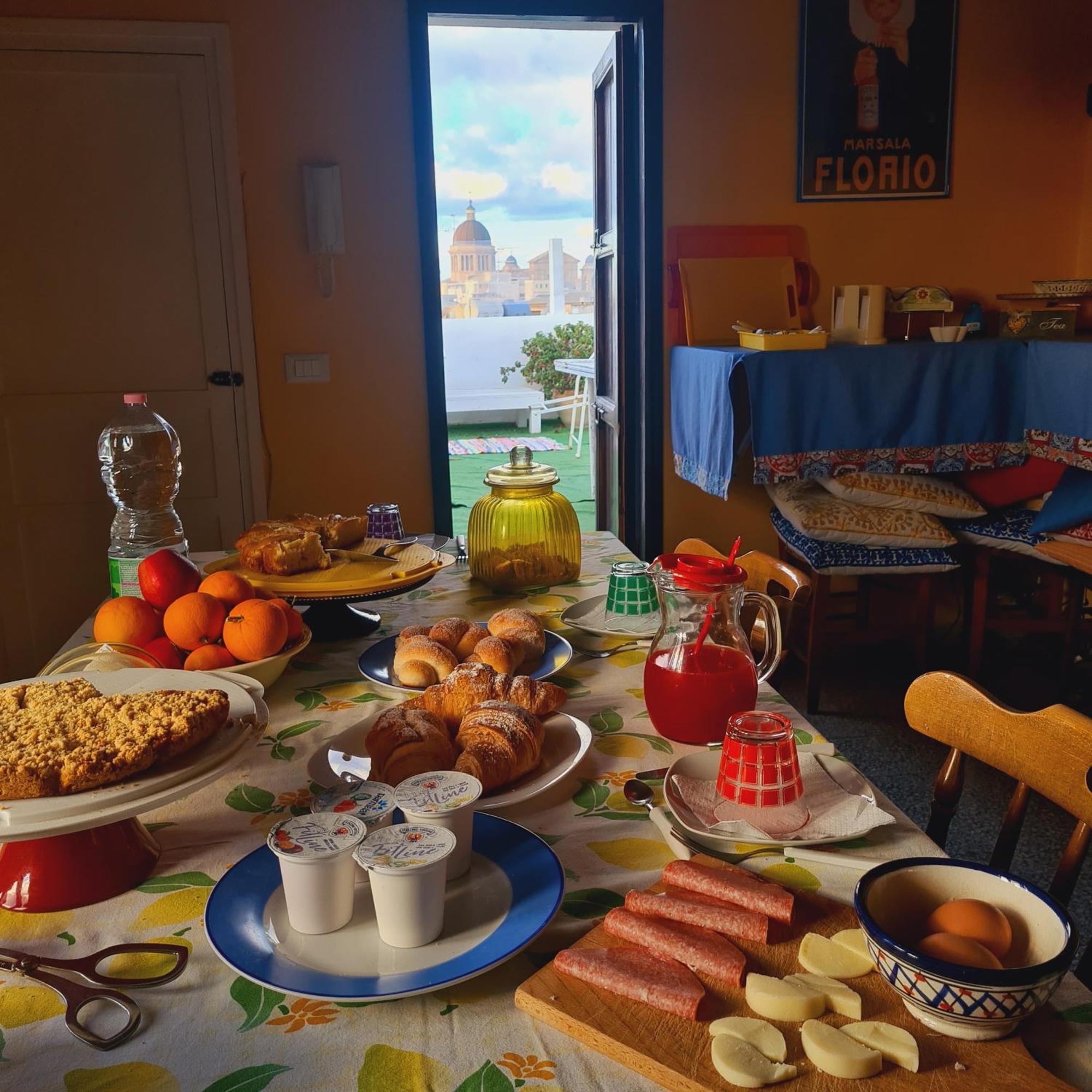Due Passi Dal Centro Bed & Breakfast Марсала Екстериор снимка