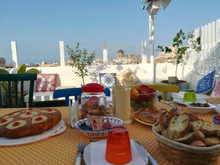 Due Passi Dal Centro Bed & Breakfast Марсала Екстериор снимка